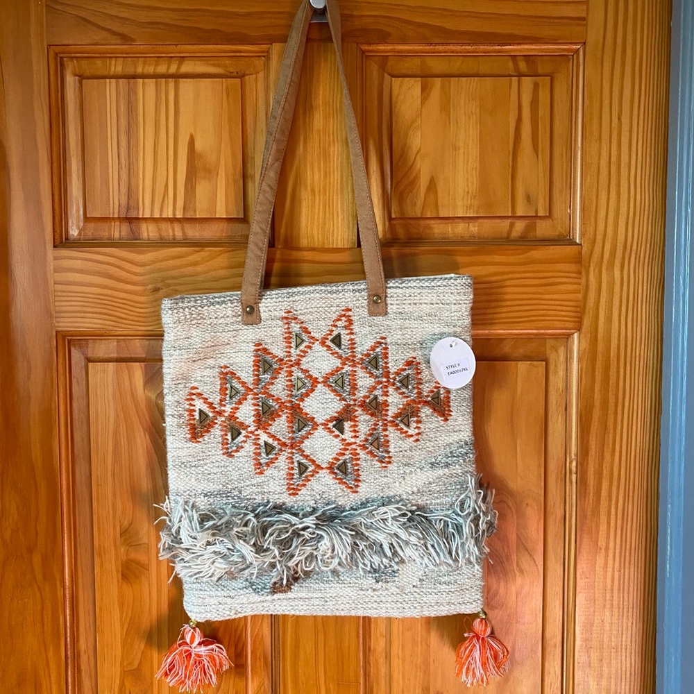 NWT En Creme Gray Woven Fringe Tote Bag Purse